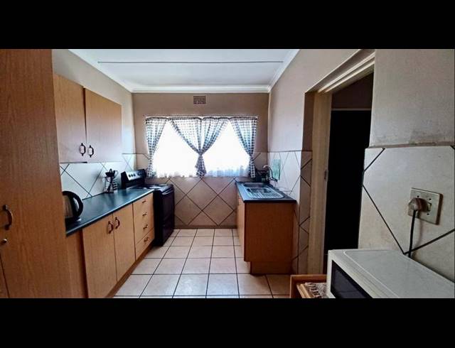 3 BEDROOM HOUSE FOR SALE IN VANDERBIJLPARK CE 3